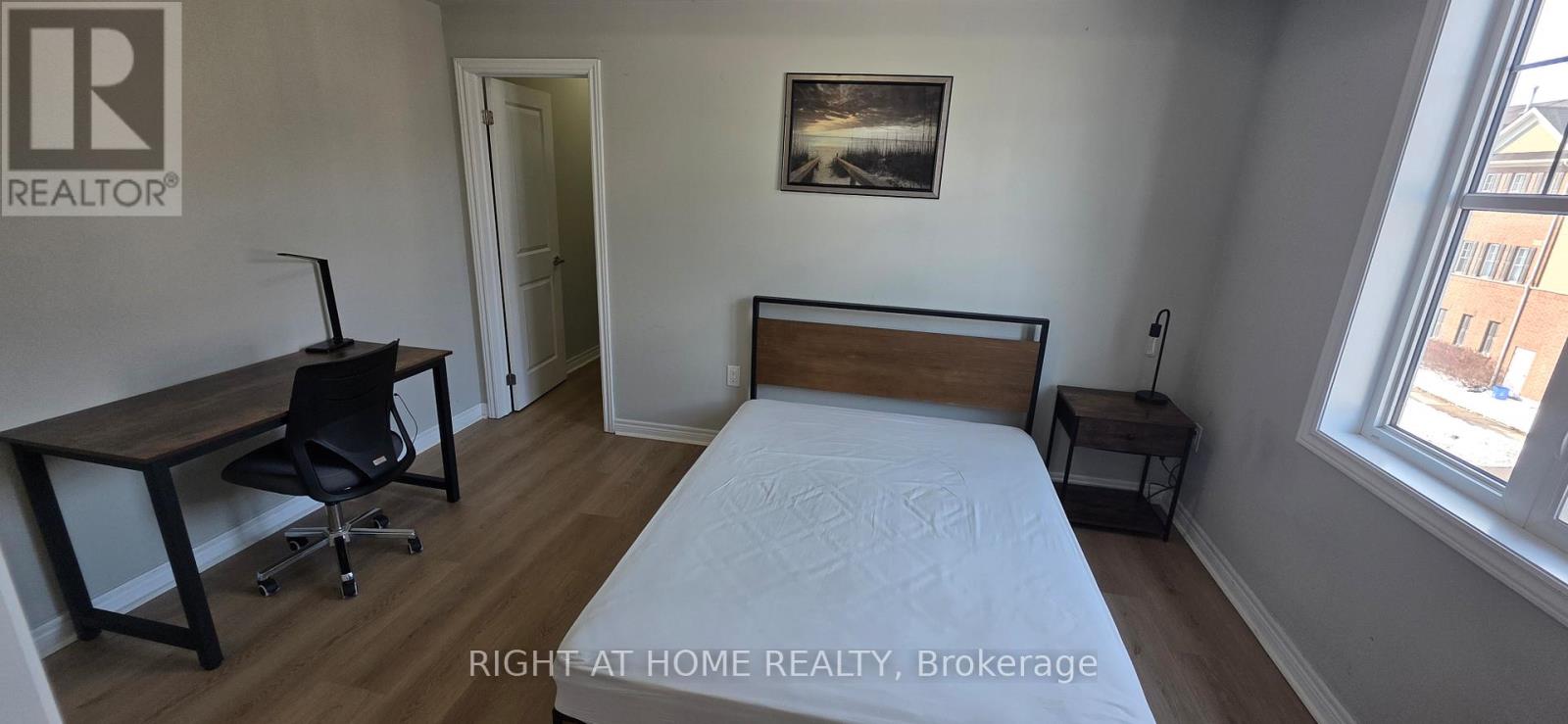 301 - 272 Georgian Drive, Oakville, Ontario  L6H 7K1 - Photo 10 - W12803018