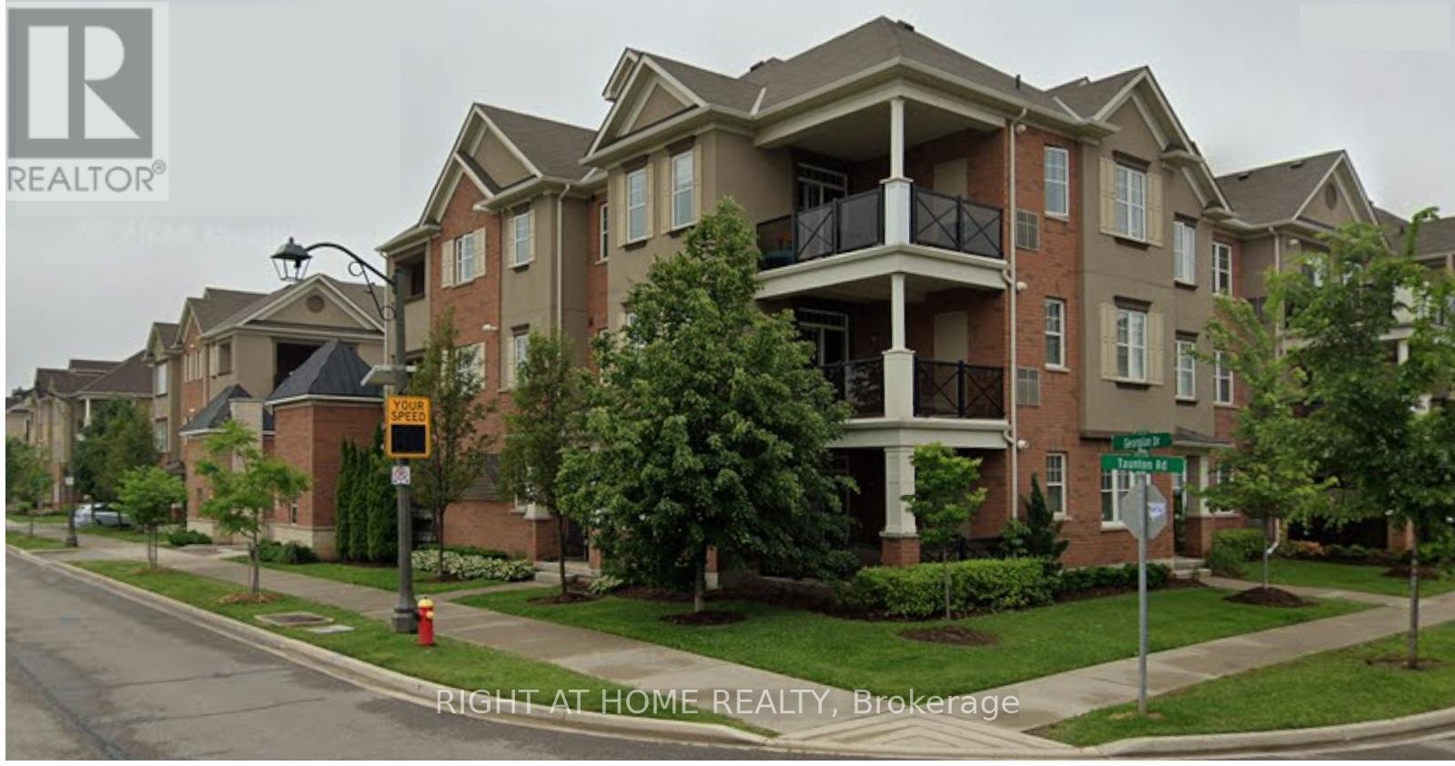 301 - 272 Georgian Drive, Oakville, Ontario  L6H 7K1 - Photo 19 - W12803018