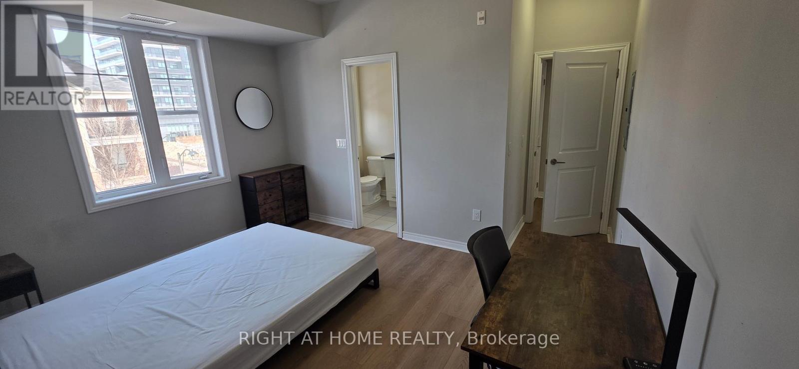 301 - 272 Georgian Drive, Oakville, Ontario  L6H 7K1 - Photo 9 - W12803018