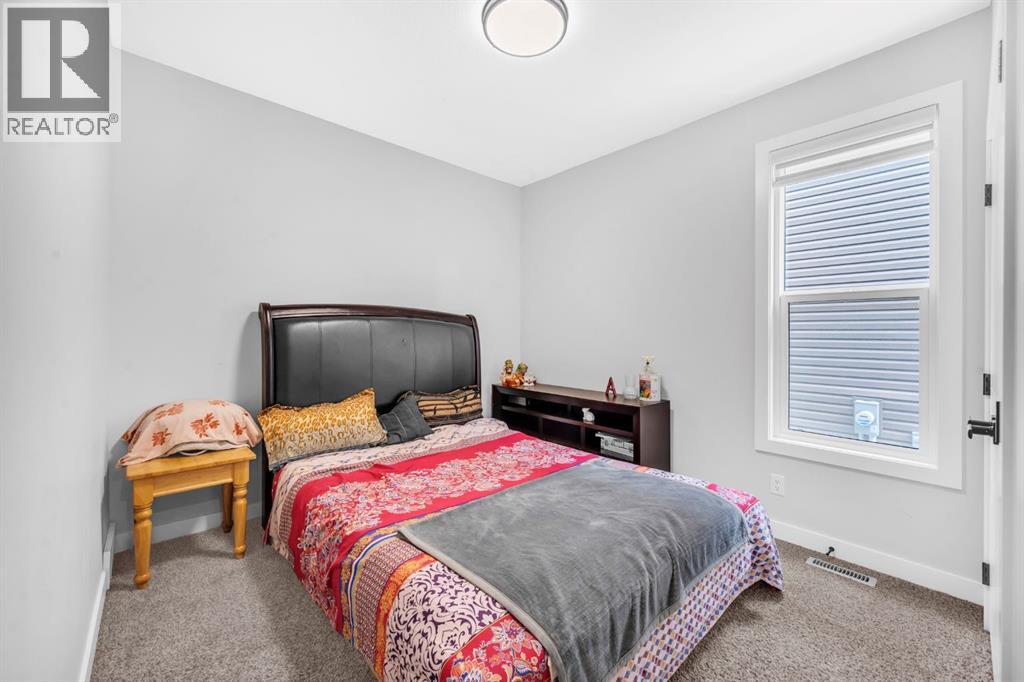 945 Midtown Avenue Sw, Airdrie, Alberta  T4B 4V8 - Photo 7 - A2287241