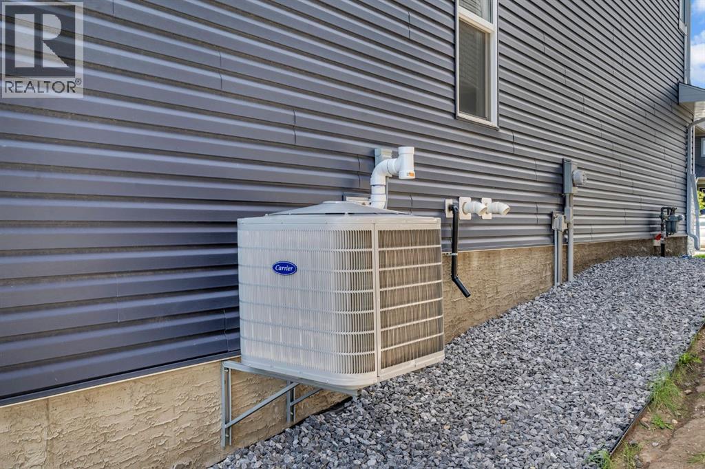 945 Midtown Avenue Sw, Airdrie, Alberta  T4B 4V8 - Photo 48 - A2287241