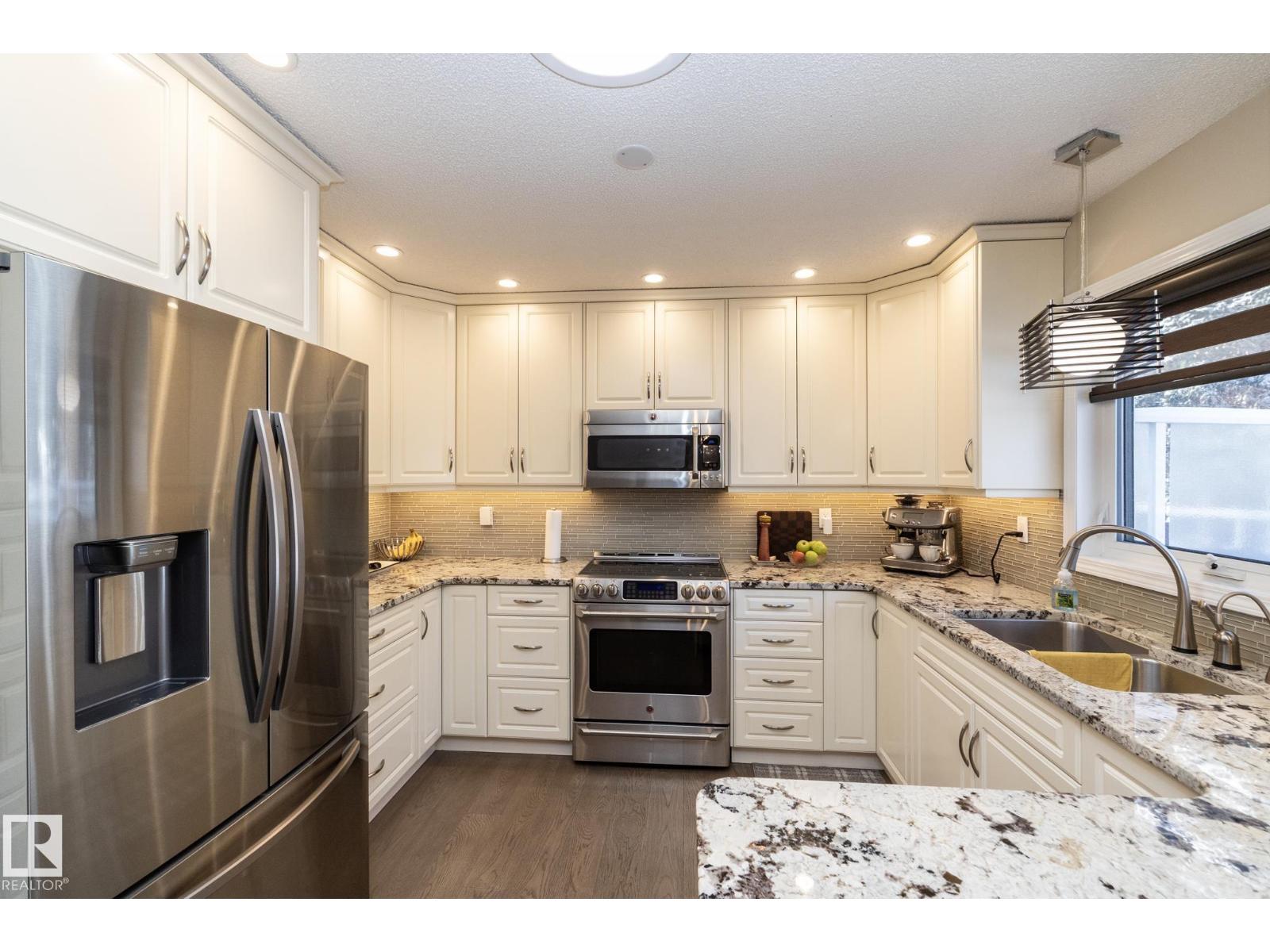 932 110a St Nw, Edmonton, Alberta  T6J 6N1 - Photo 10 - E4474103