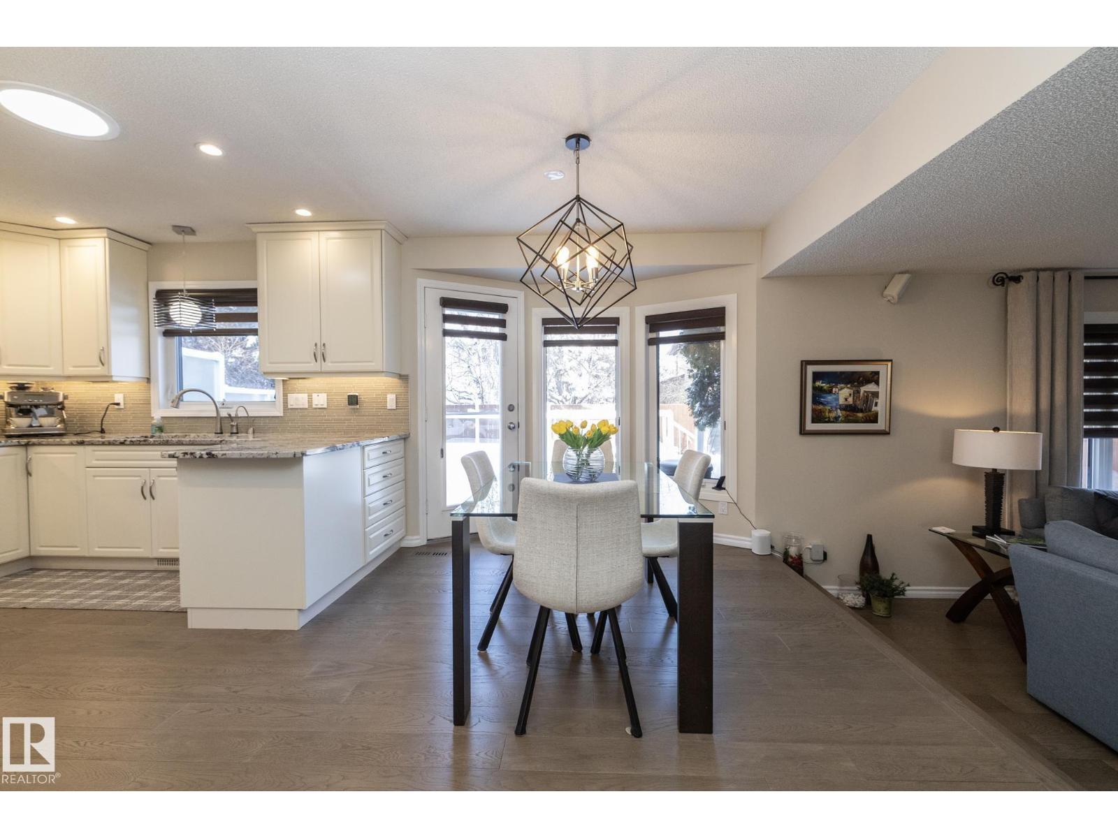 932 110a St Nw, Edmonton, Alberta  T6J 6N1 - Photo 15 - E4474103