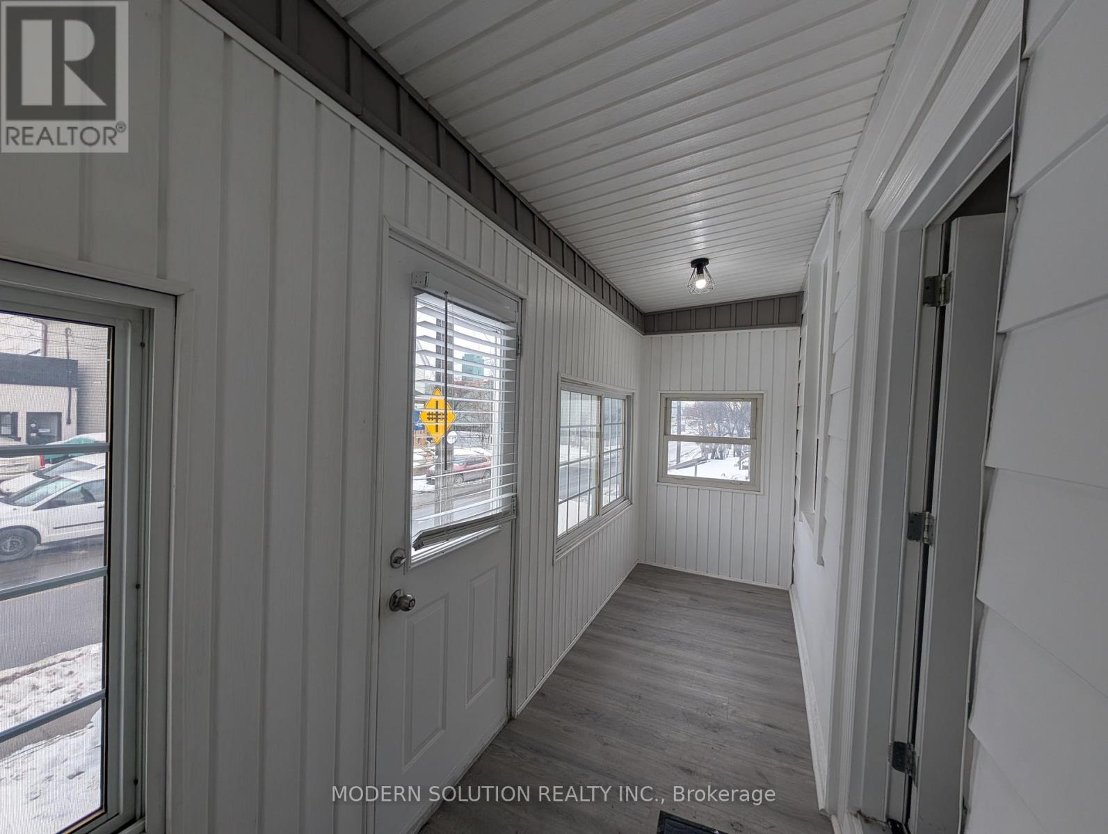 266 Beach Road, Hamilton, Ontario  L8L 4B2 - Photo 2 - X12802908