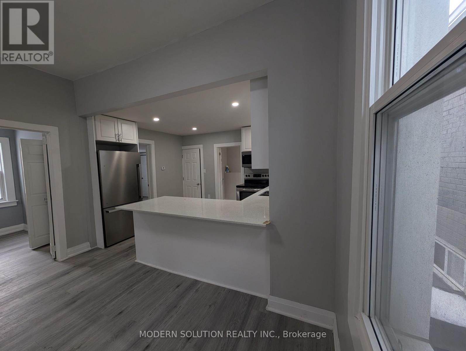 266 Beach Road, Hamilton, Ontario  L8L 4B2 - Photo 7 - X12802908