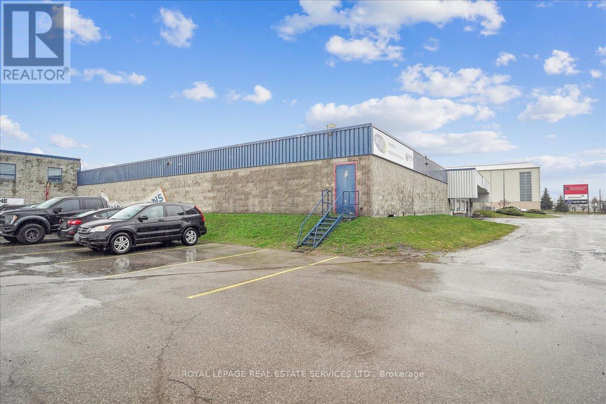 C - 590 South Service Road, Hamilton (Stoney Creek Industrial), Ontario  L8E 2W1 - Photo 2 - X12802978
