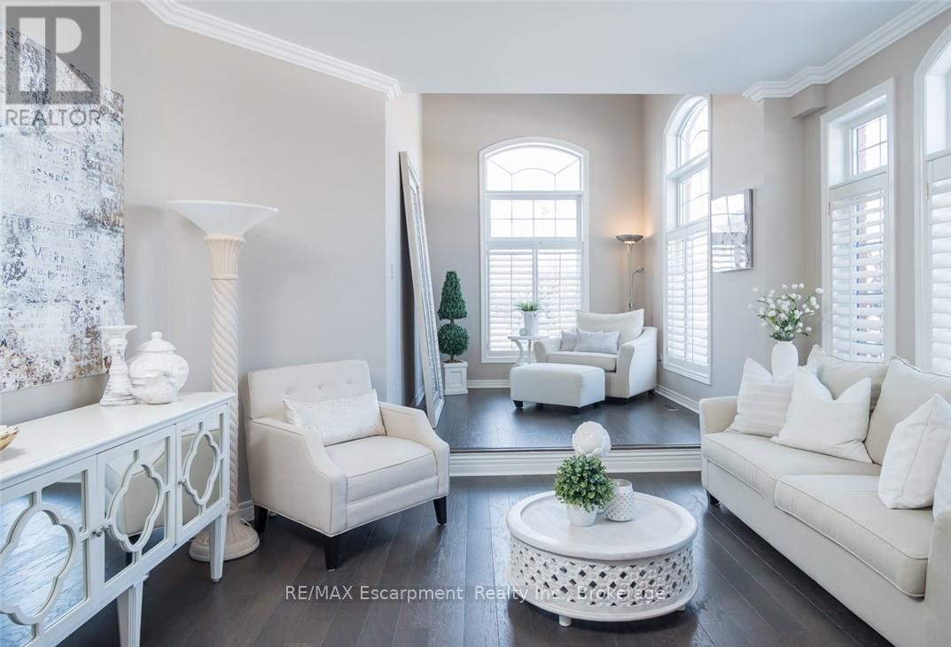 2454 Longridge Crescent, Oakville, Ontario  L6H 6N8 - Photo 6 - W12803054