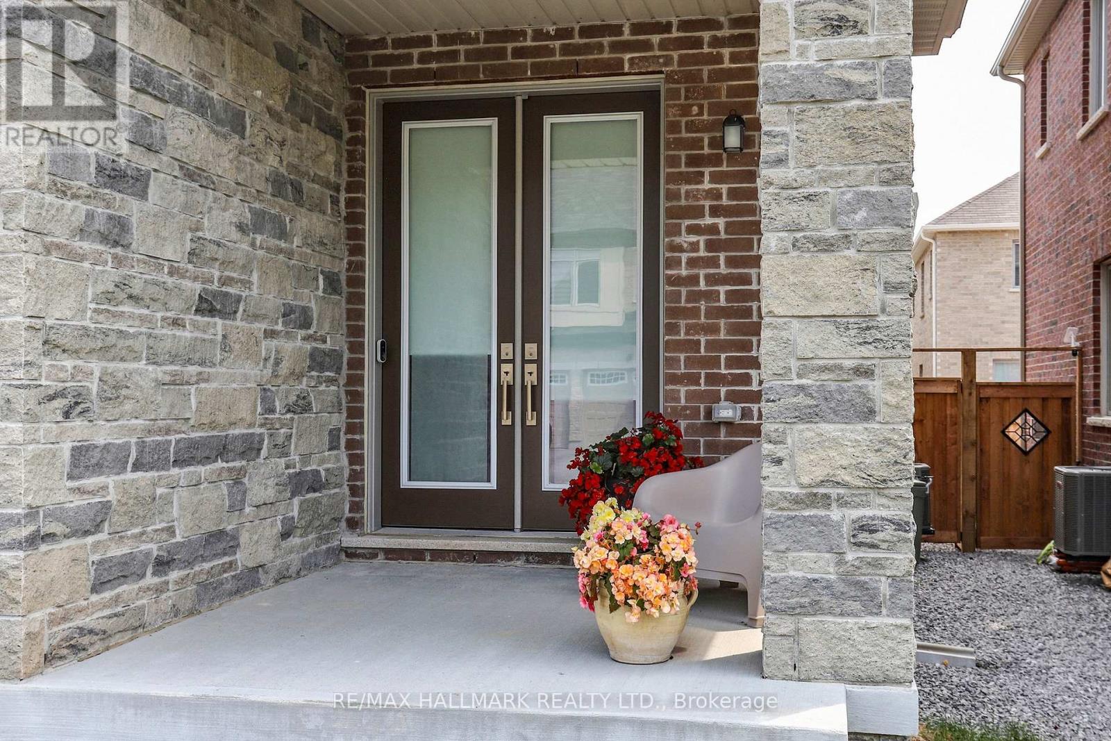 232 Busato Drive, Whitchurch-Stouffville, Ontario  L4A 4X4 - Photo 4 - N12802566