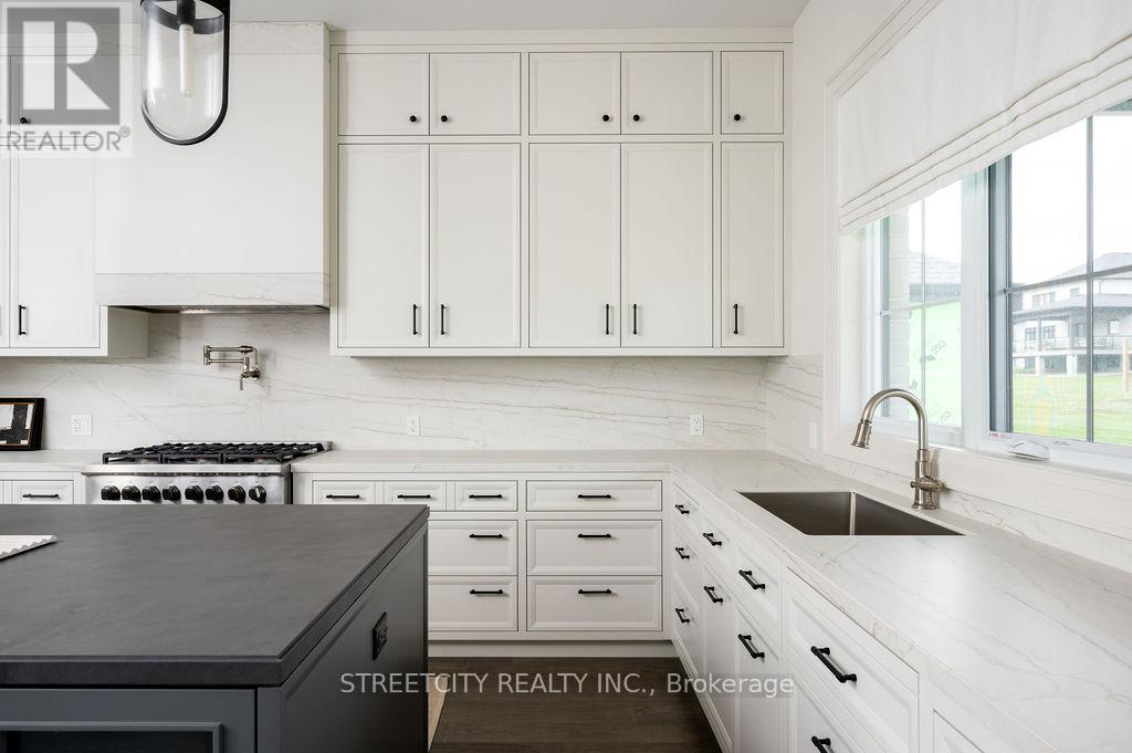 Photo 11 of 32 for 326 Manhattan Drive