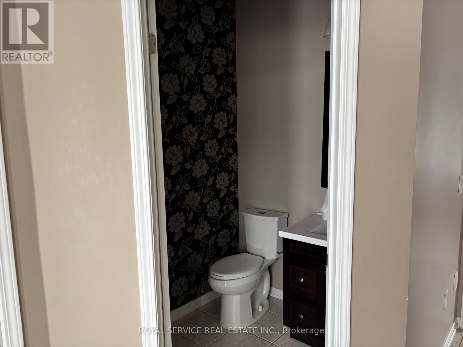 762 Carlisle Street, Cobourg, Ontario  K9A 0J1 - Photo 3 - X12803120