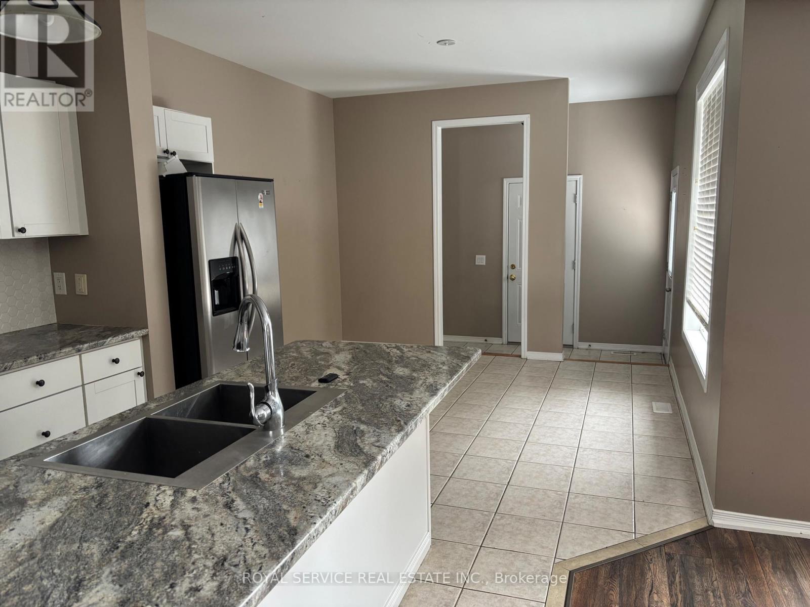 762 Carlisle Street, Cobourg, Ontario  K9A 0J1 - Photo 9 - X12803120