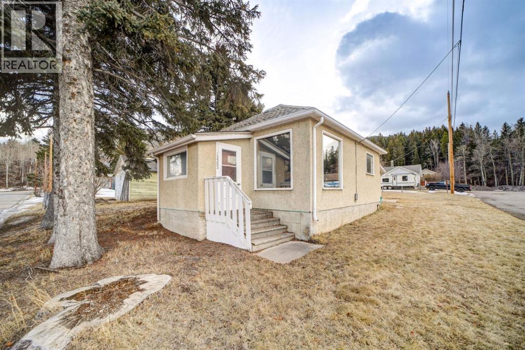 13302 16 Avenue, Blairmore, Alberta  T0K 0E0 - Photo 1 - A2286922