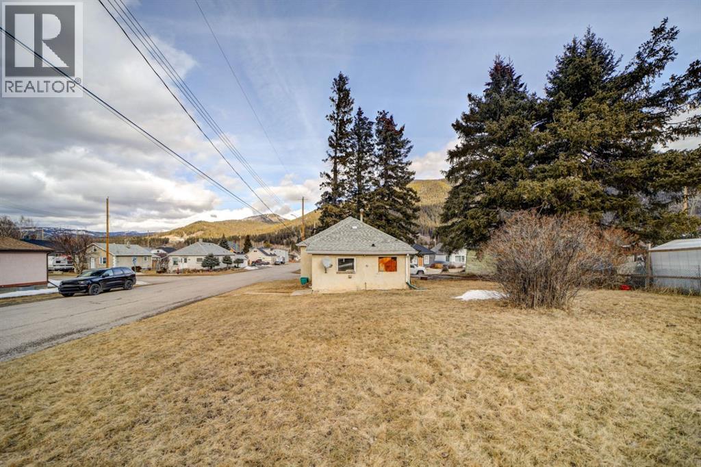 13302 16 Avenue, Blairmore, Alberta  T0K 0E0 - Photo 29 - A2286922