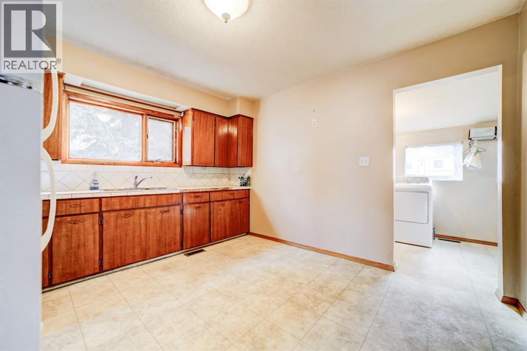 13302 16 Avenue, Blairmore, Alberta  T0K 0E0 - Photo 17 - A2286922