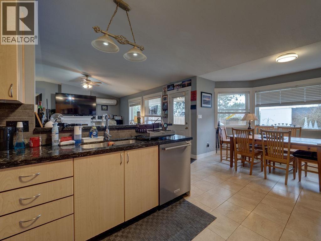 5641 Nickerson Road, Sechelt, British Columbia  V7Z 0M6 - Photo 11 - R3091660