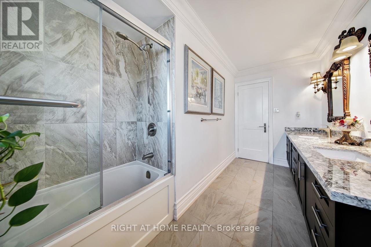 397 Maple Leaf Drive, Toronto, Ontario  M6L 1P4 - Photo 15 - W12802854