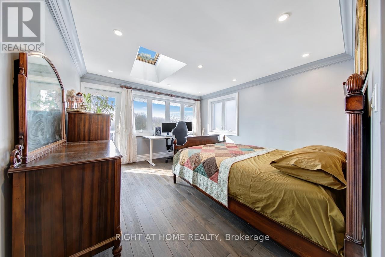 397 Maple Leaf Drive, Toronto, Ontario  M6L 1P4 - Photo 16 - W12802854