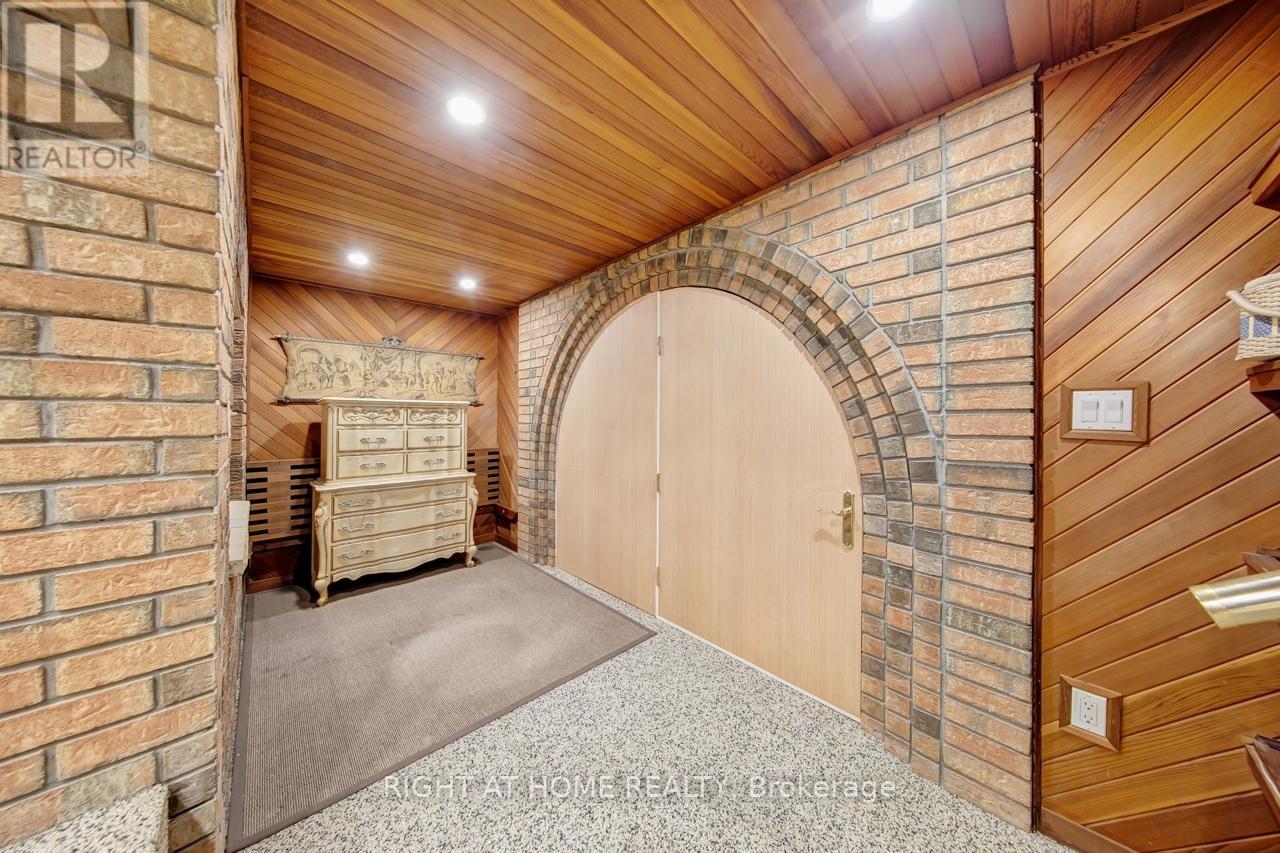 397 Maple Leaf Drive, Toronto, Ontario  M6L 1P4 - Photo 28 - W12802854