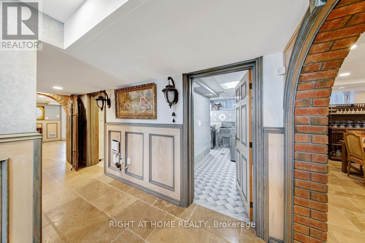 397 Maple Leaf Drive, Toronto, Ontario  M6L 1P4 - Photo 24 - W12802854