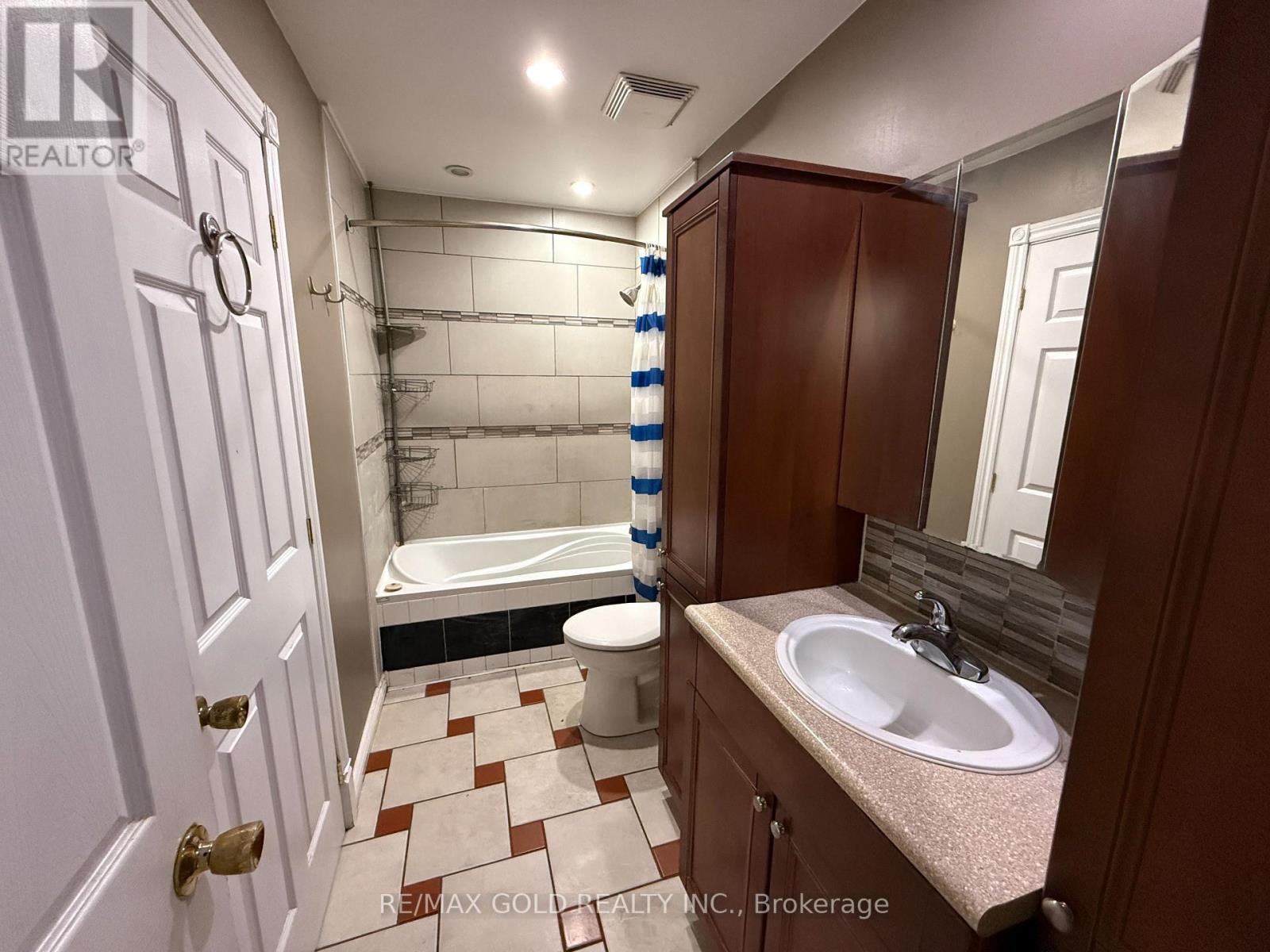 Main - 24 Eastwood Drive, Welland, Ontario  L3C 6W4 - Photo 7 - X12749664