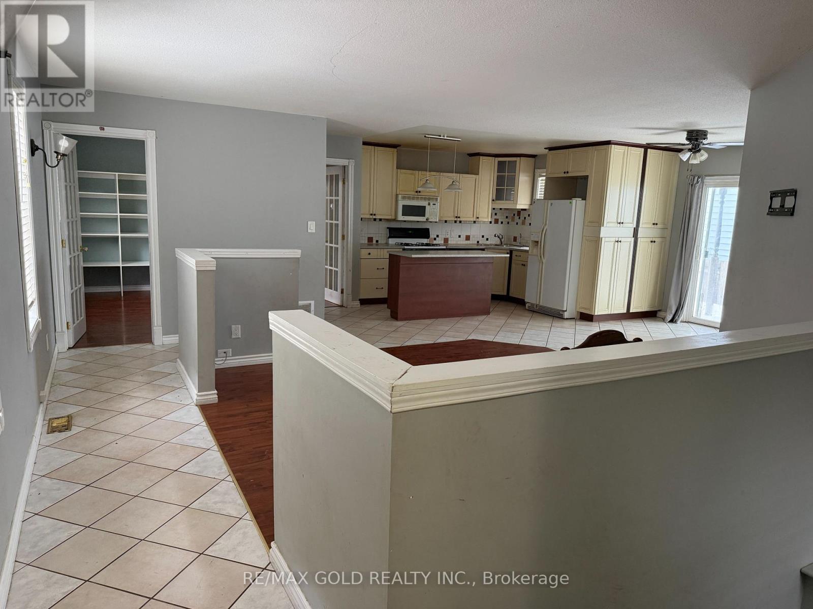 Main - 24 Eastwood Drive, Welland, Ontario  L3C 6W4 - Photo 2 - X12749664