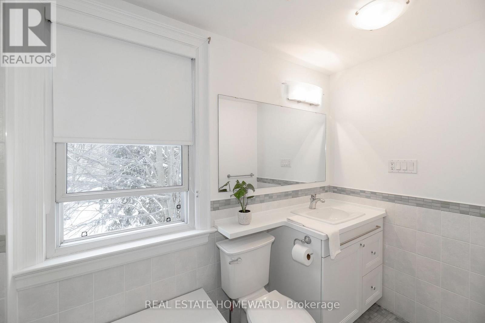 237 Ferris Road, Toronto, Ontario  M4B 1H2 - Photo 9 - E12803046