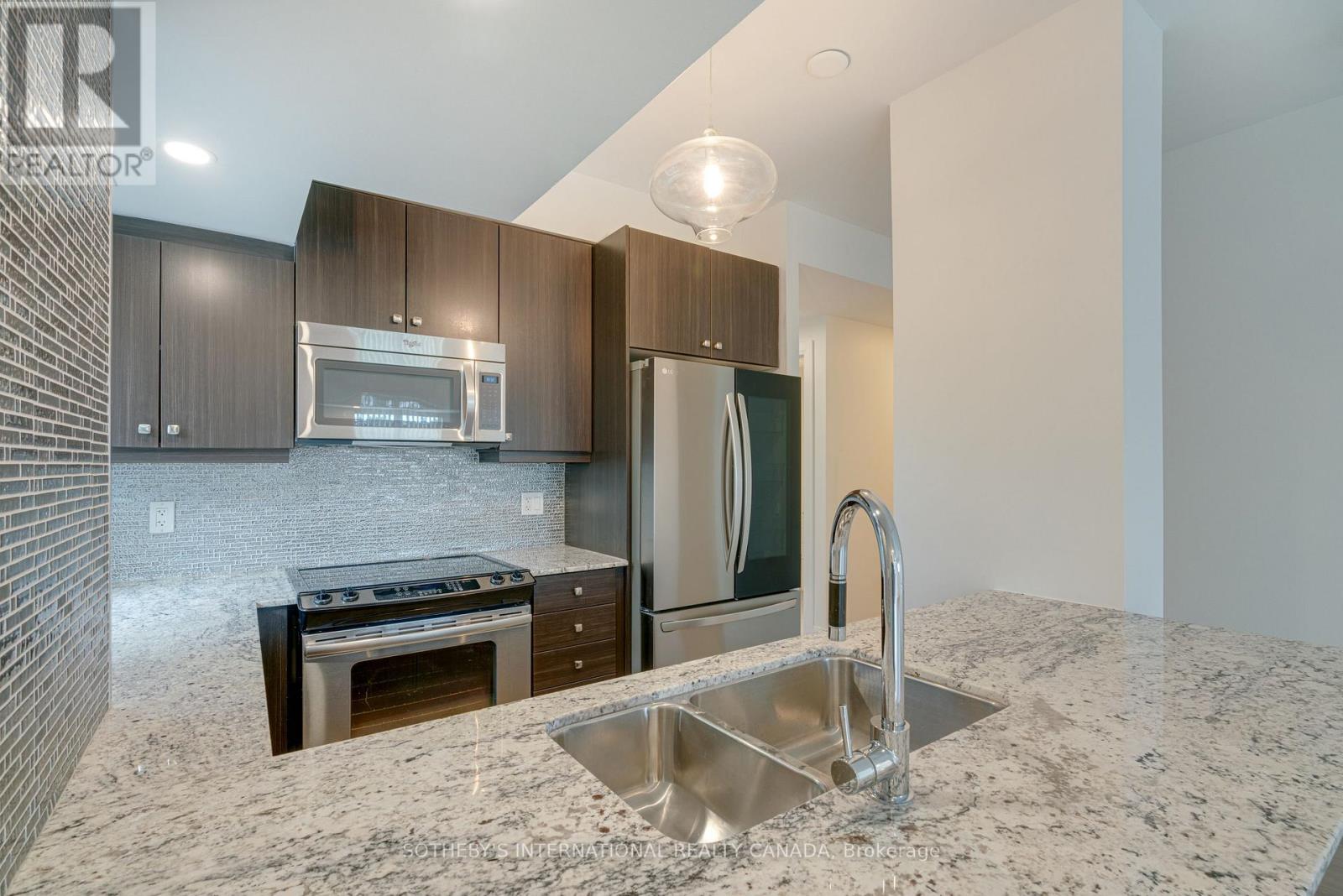 302 - 8302 Islington Avenue, Vaughan, Ontario  L4L 0E6 - Photo 5 - N12803080