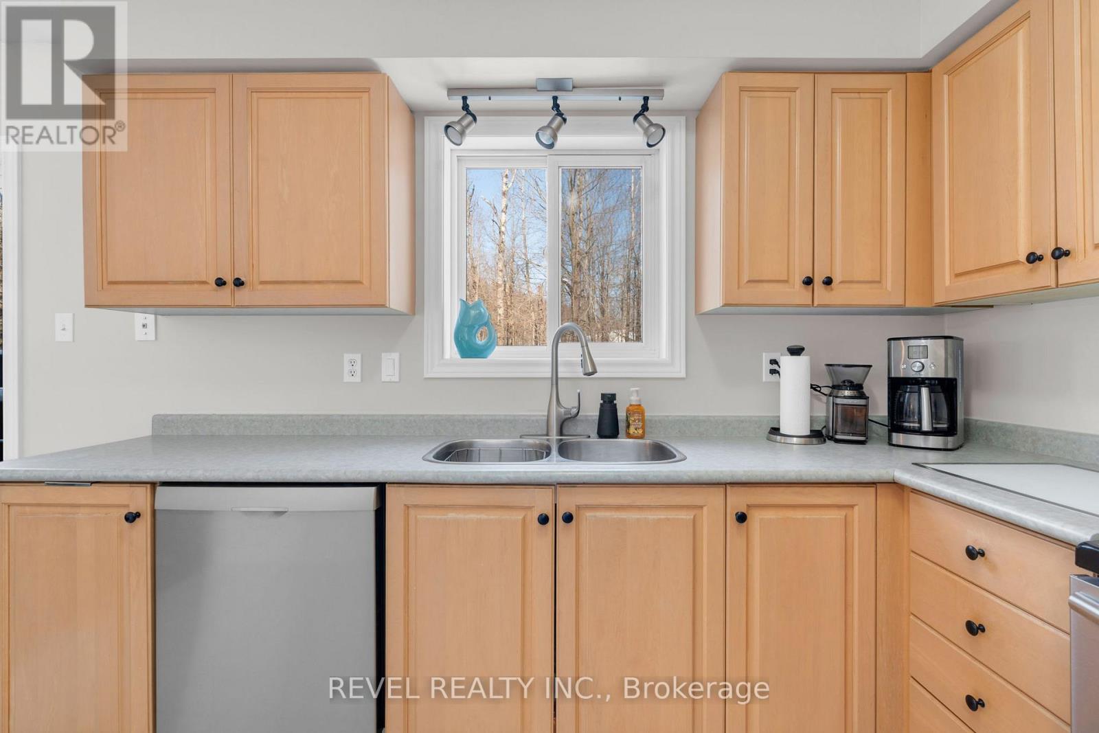 32 Hickory Lane, Oro-Medonte, Ontario  L0K 1E0 - Photo 16 - S12803060