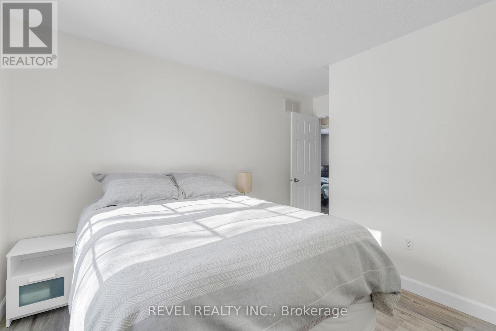 32 Hickory Lane, Oro-Medonte, Ontario  L0K 1E0 - Photo 21 - S12803060