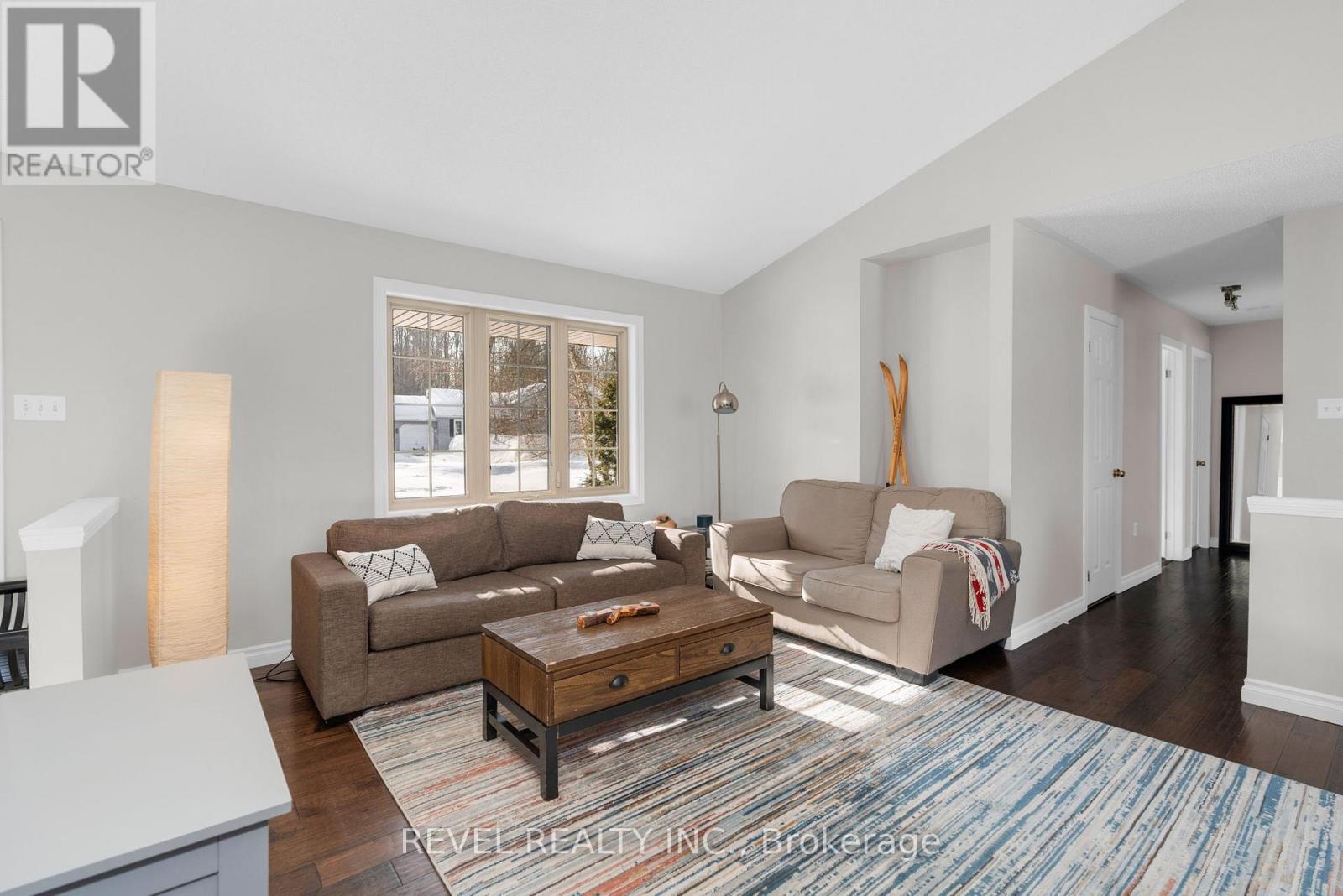 32 Hickory Lane, Oro-Medonte, Ontario  L0K 1E0 - Photo 8 - S12803060