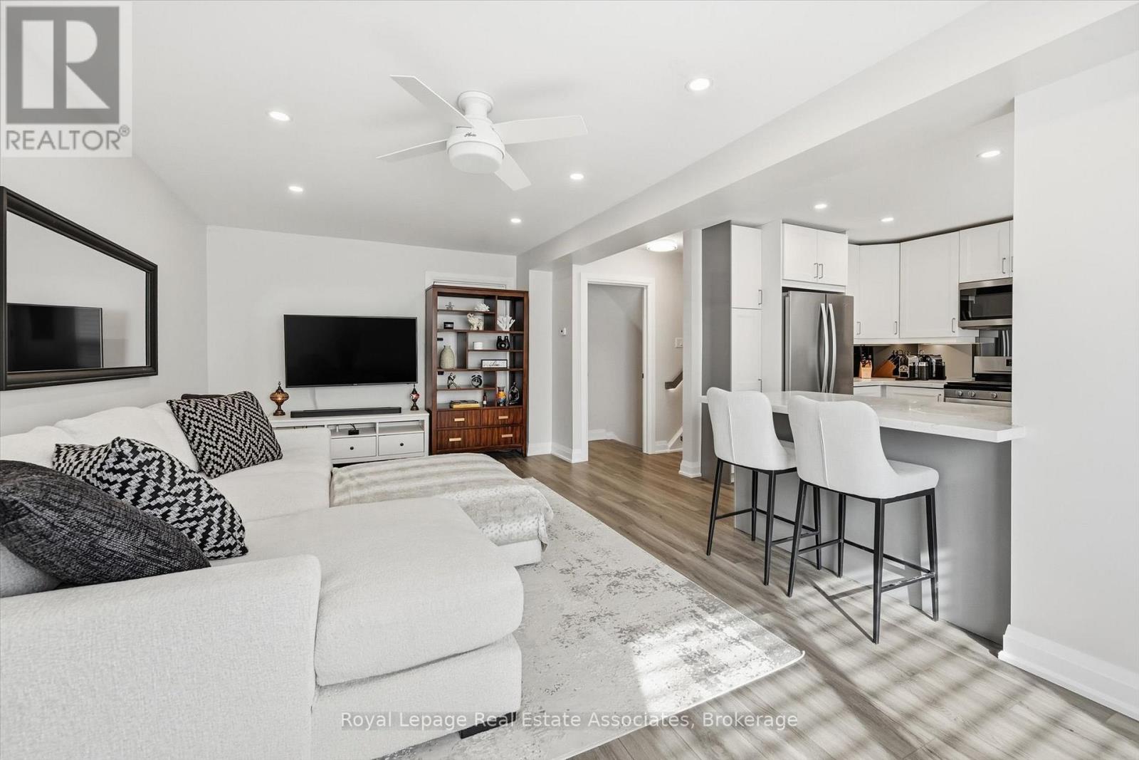 489 Timber Lane, Burlington, Ontario  L7L 4B1 - Photo 11 - W12803038