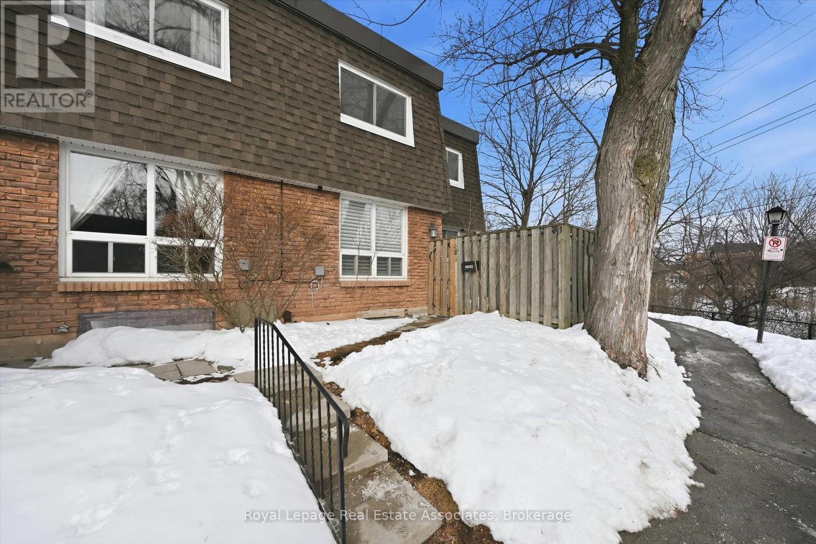 489 Timber Lane, Burlington, Ontario  L7L 4B1 - Photo 2 - W12803038