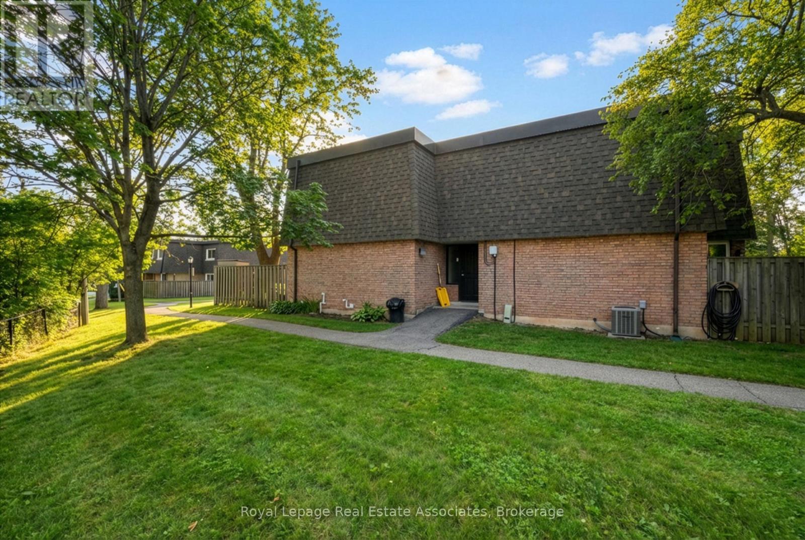 489 Timber Lane, Burlington, Ontario  L7L 4B1 - Photo 37 - W12803038