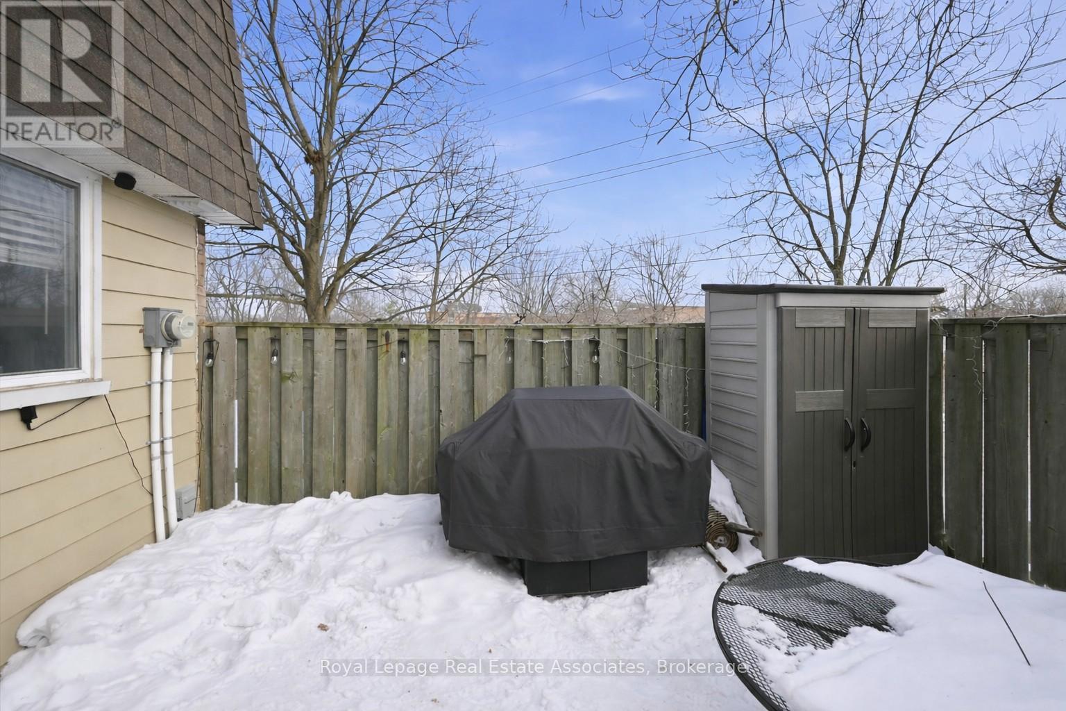 489 Timber Lane, Burlington, Ontario  L7L 4B1 - Photo 4 - W12803038