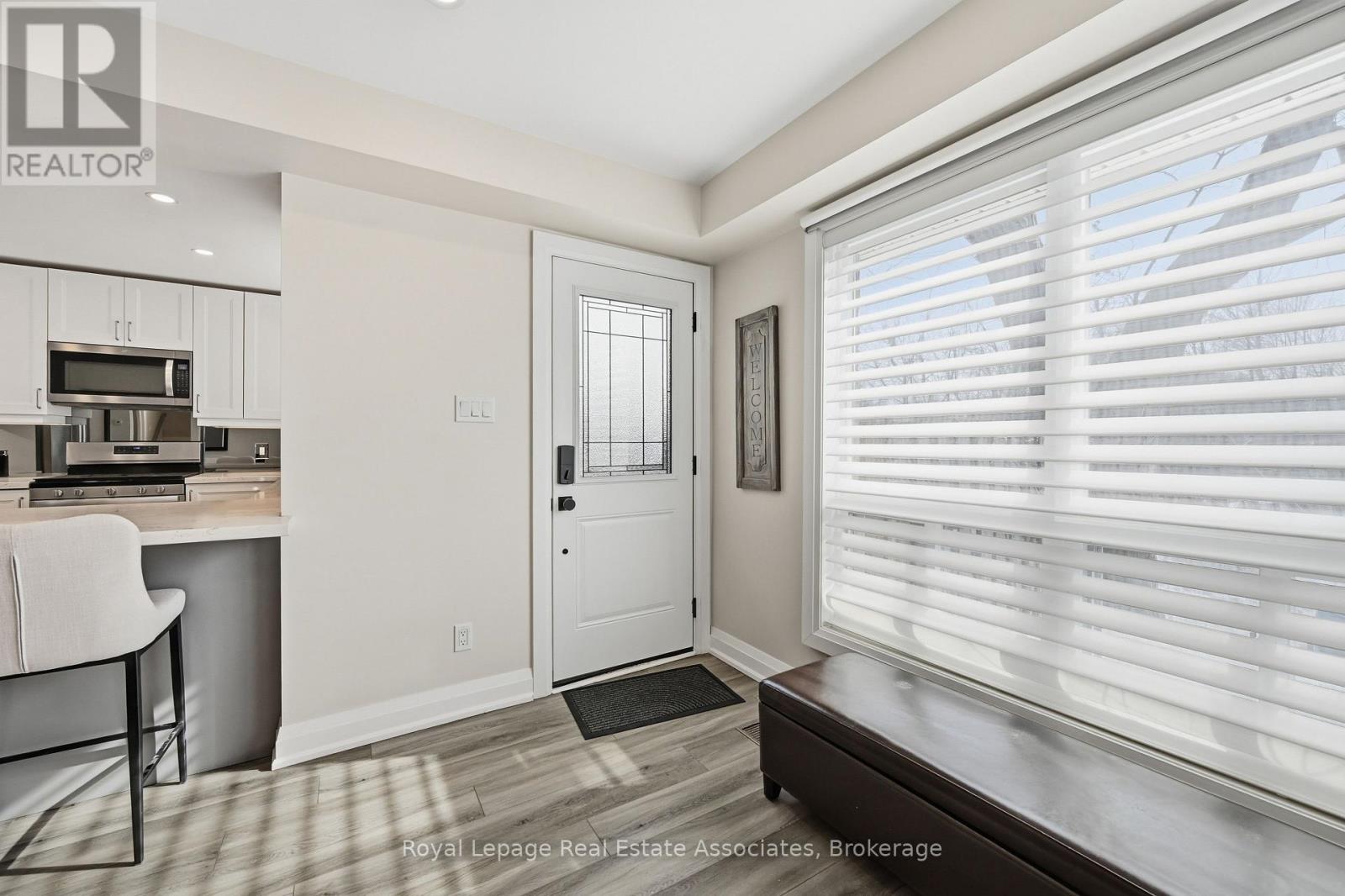 489 Timber Lane, Burlington, Ontario  L7L 4B1 - Photo 6 - W12803038