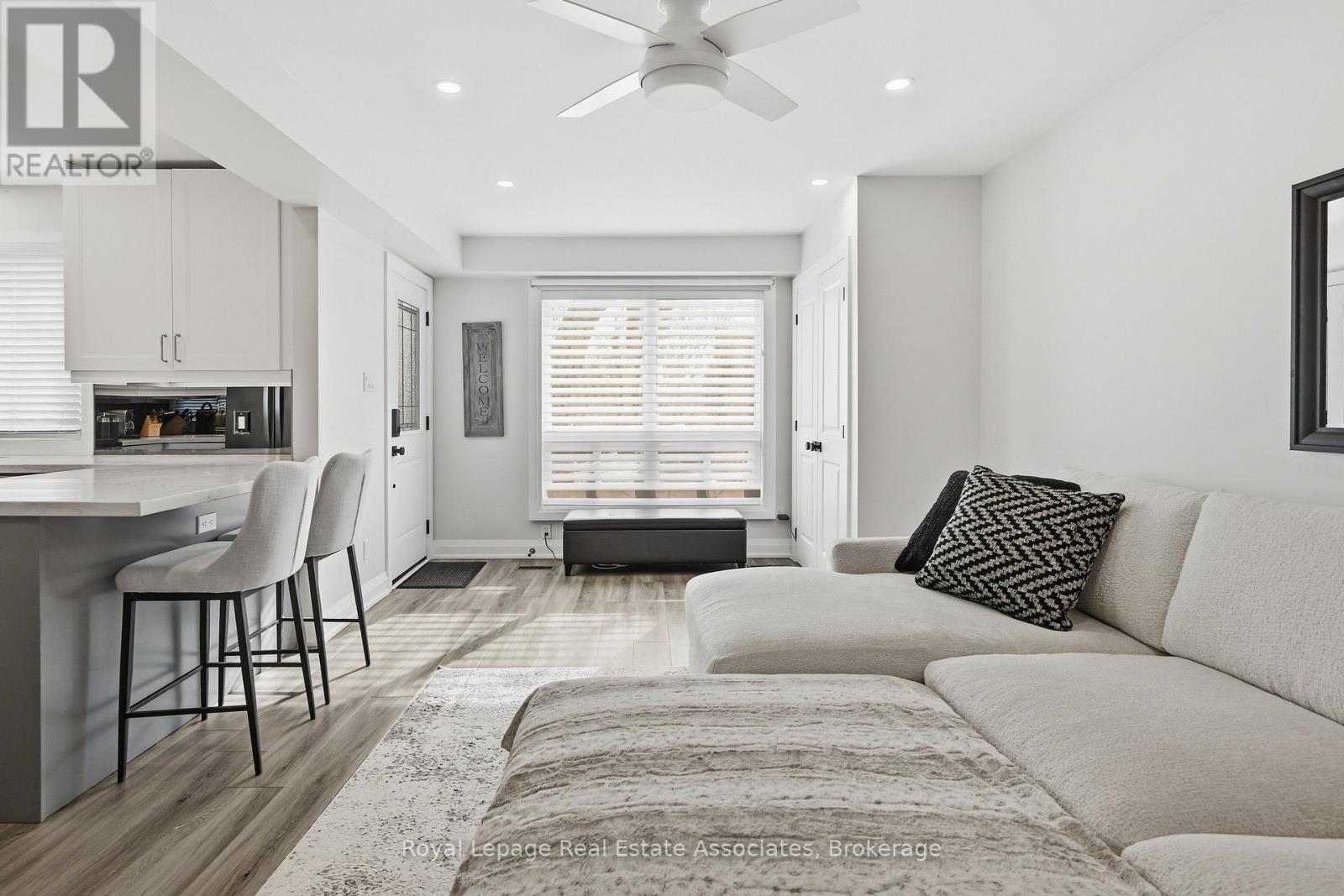 489 Timber Lane, Burlington, Ontario  L7L 4B1 - Photo 7 - W12803038