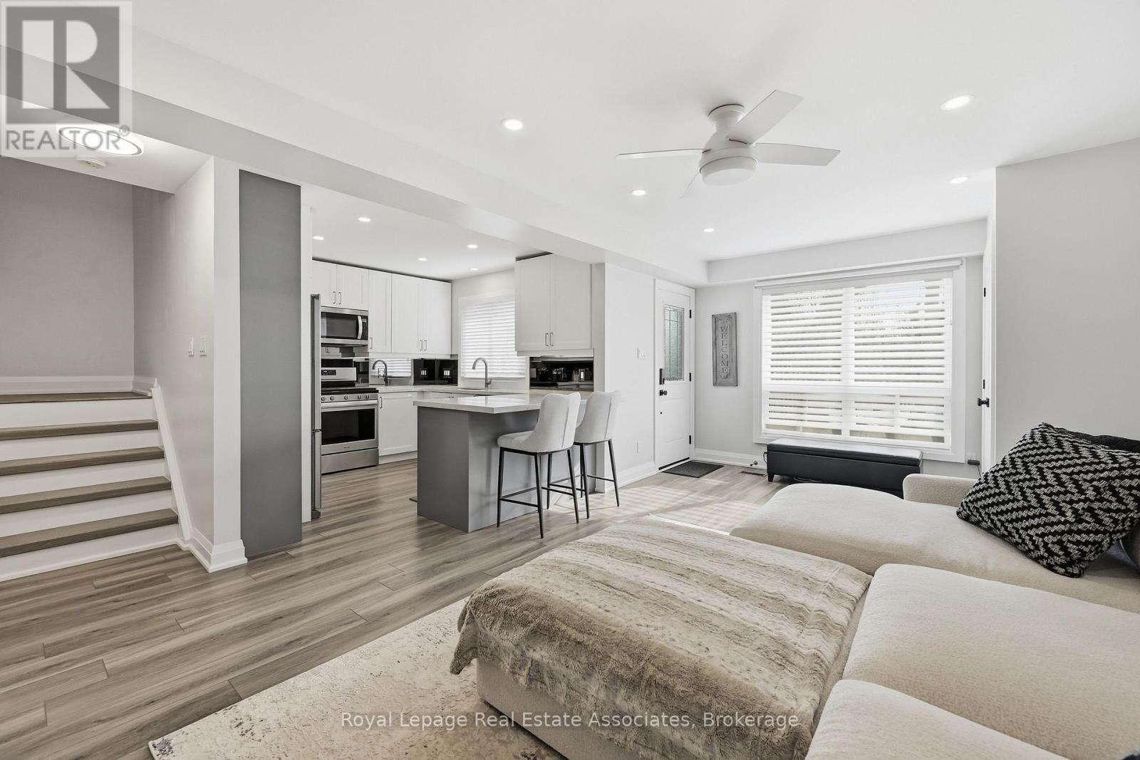 489 Timber Lane, Burlington, Ontario  L7L 4B1 - Photo 9 - W12803038