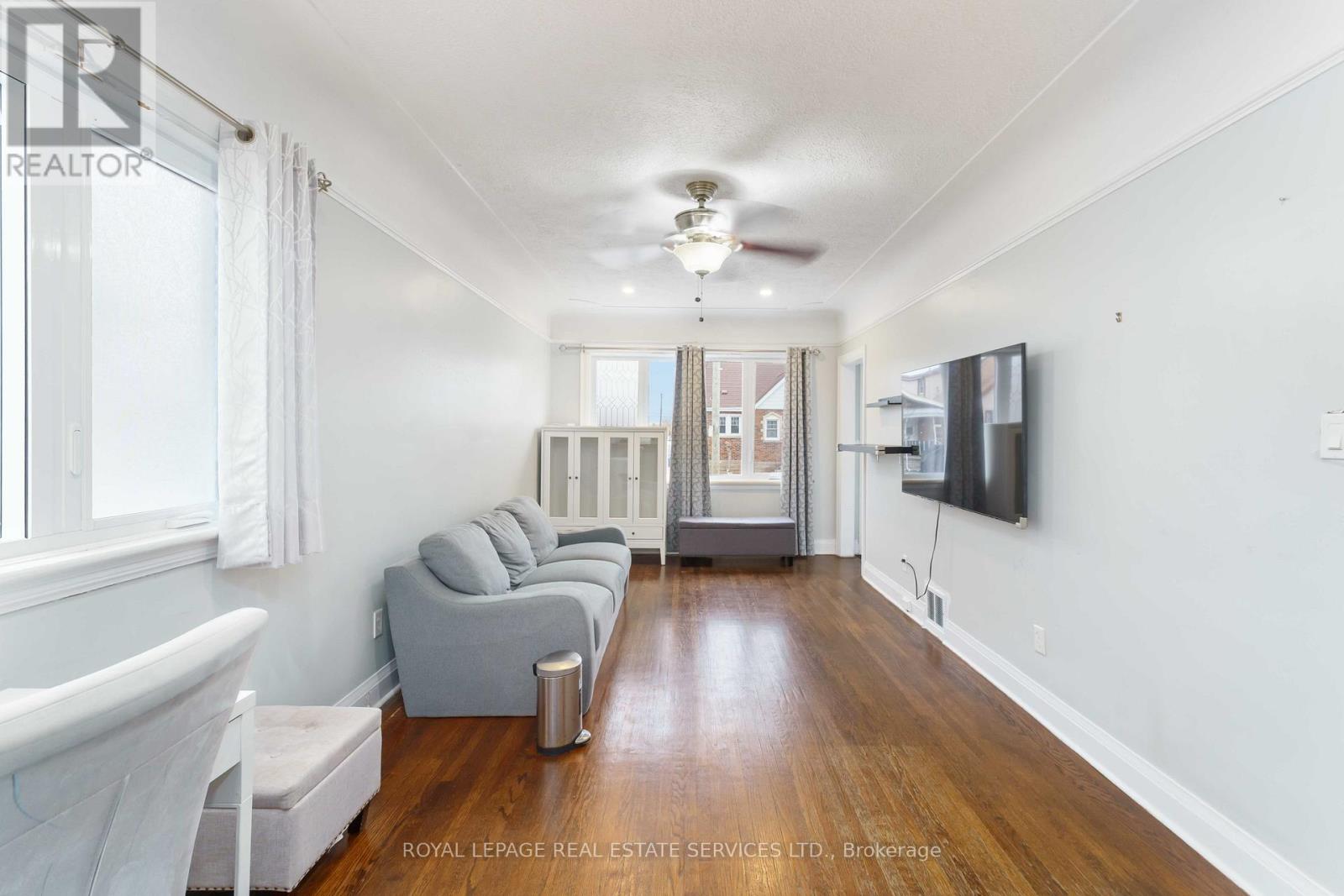 136 Ivon Avenue, Hamilton, Ontario  L8H 5S8 - Photo 5 - X12803092