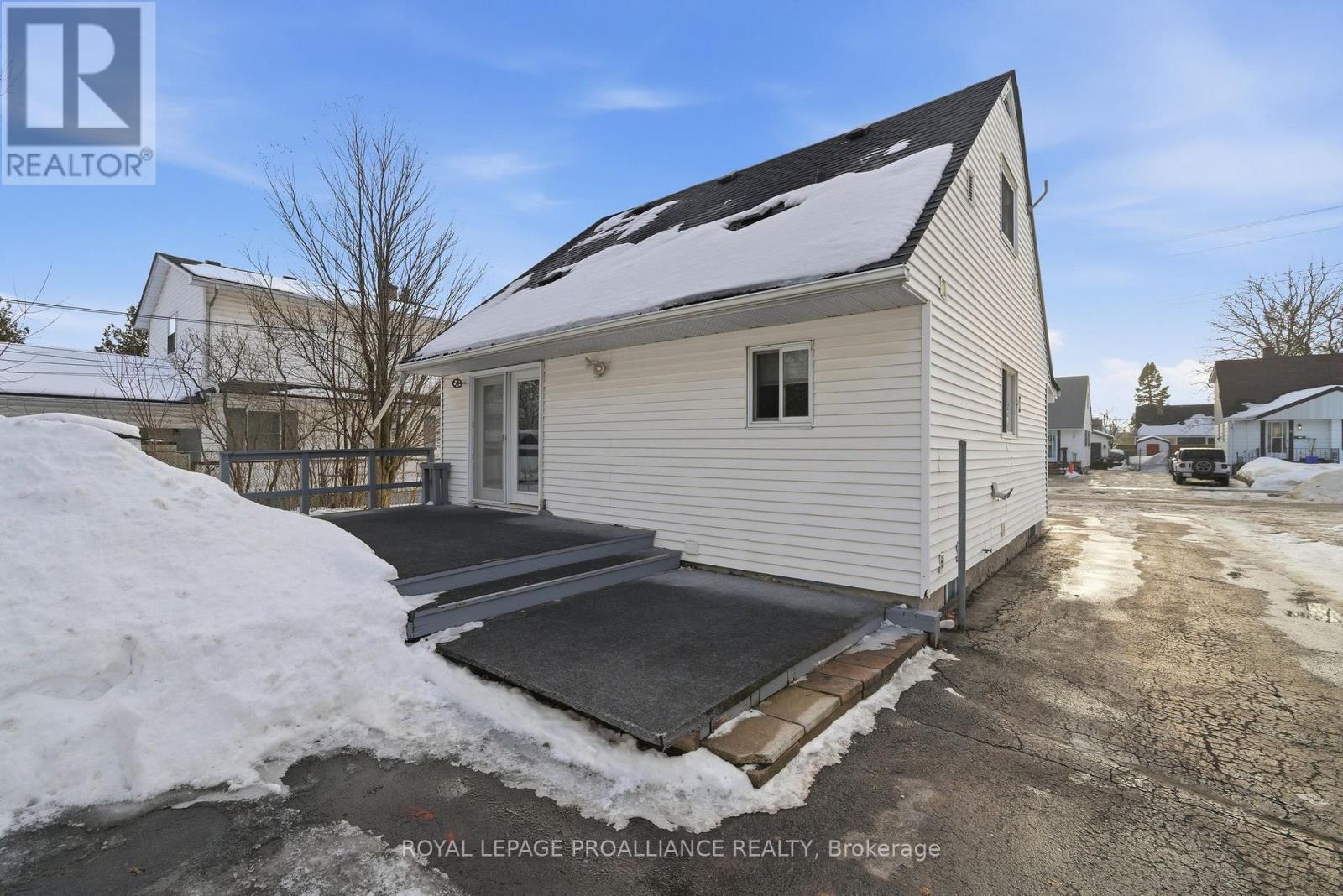 5 Sixth Street, Belleville, Ontario  K8N 4S4 - Photo 3 - X12803184