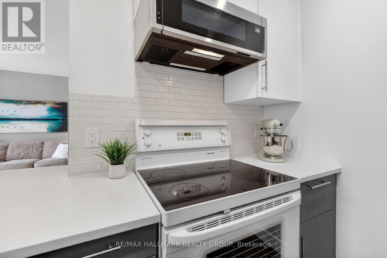 12 Black Forest Lane, Ottawa, Ontario  K2H 5C8 - Photo 24 - X12803154