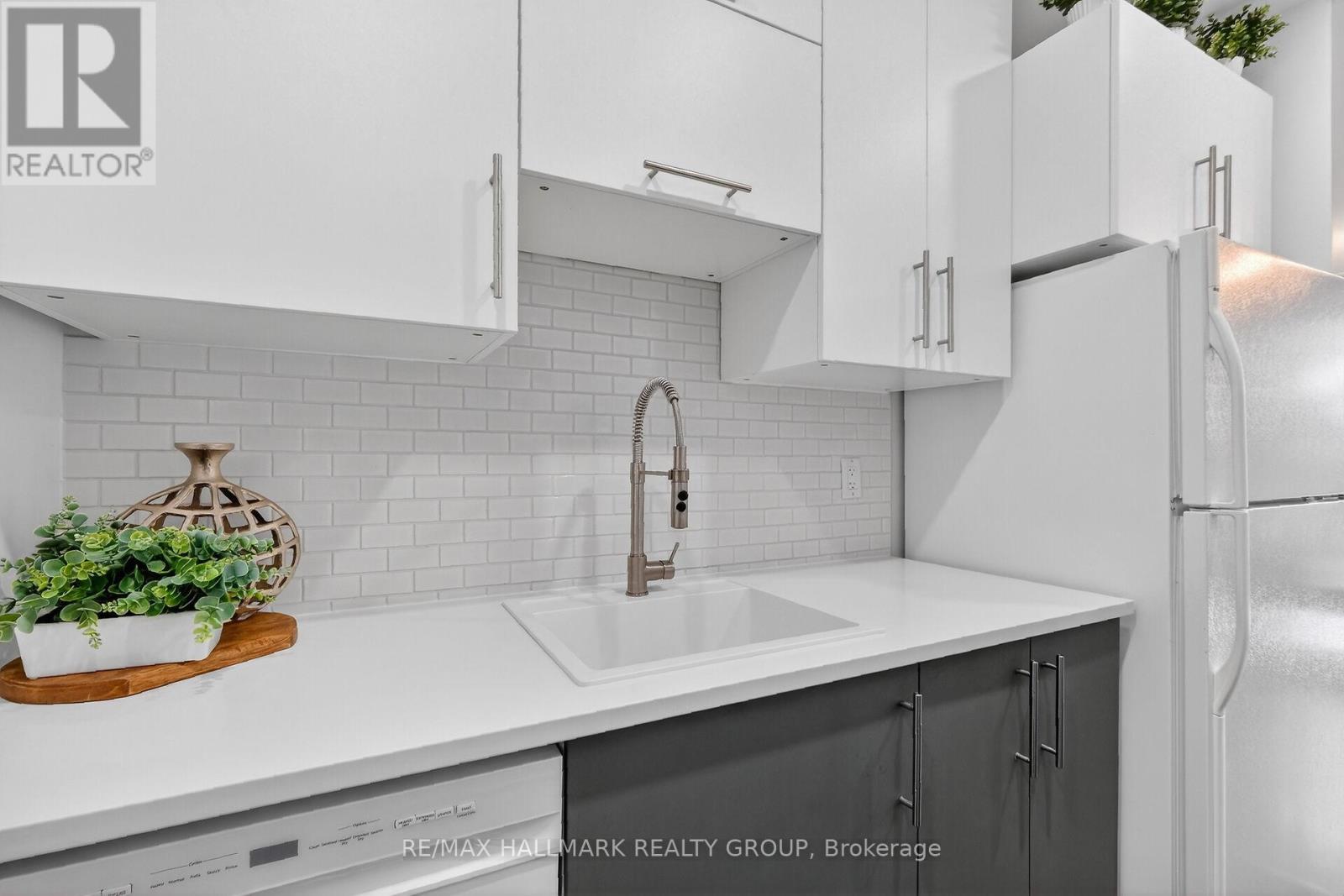 12 Black Forest Lane, Ottawa, Ontario  K2H 5C8 - Photo 25 - X12803154