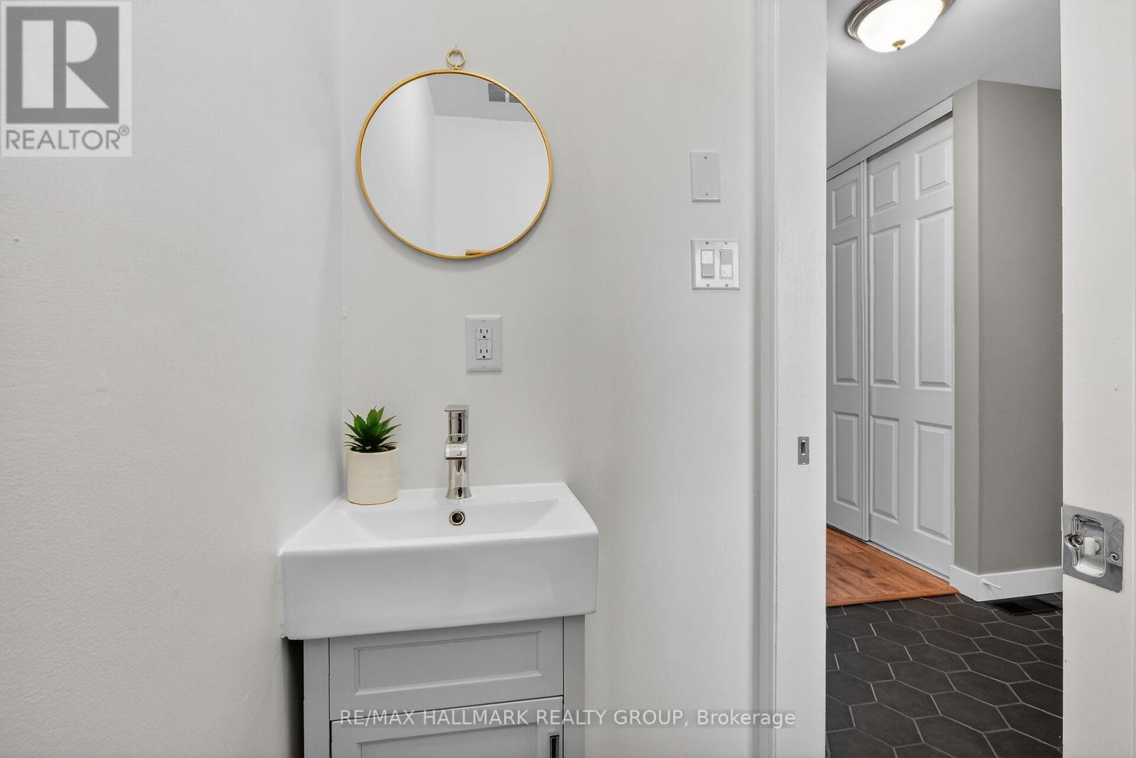 12 Black Forest Lane, Ottawa, Ontario  K2H 5C8 - Photo 8 - X12803154