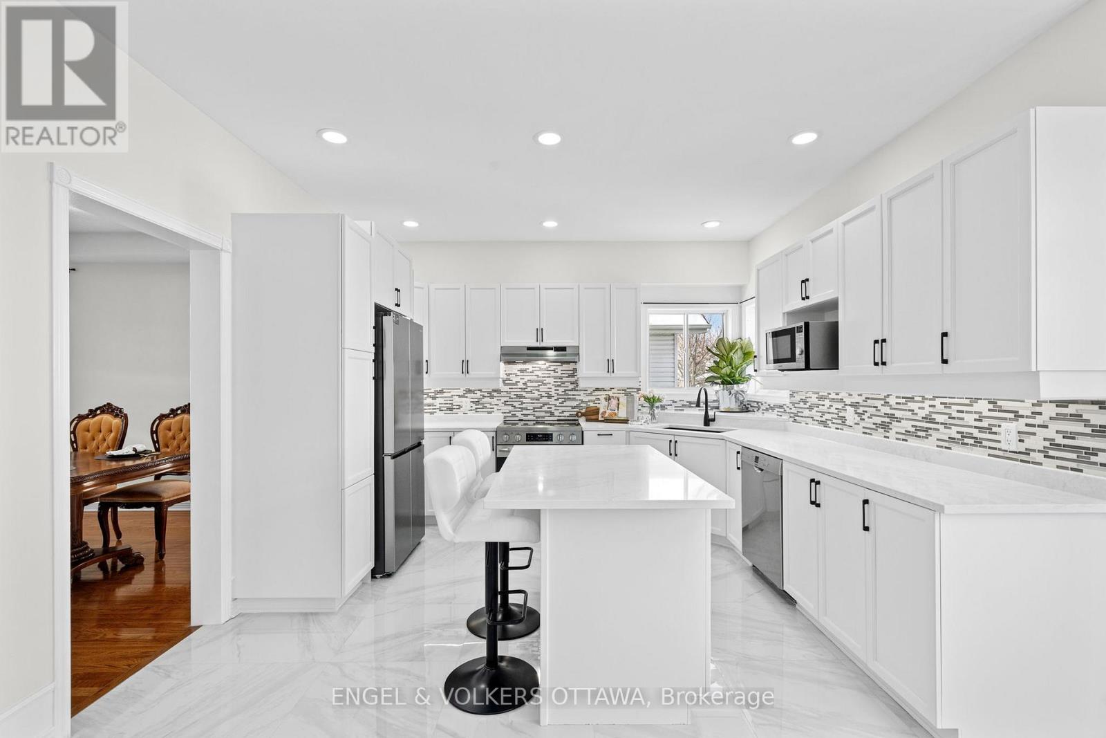 19 Black Tern Crescent, Ottawa, Ontario  K2M 2Z4 - Photo 2 - X12803202