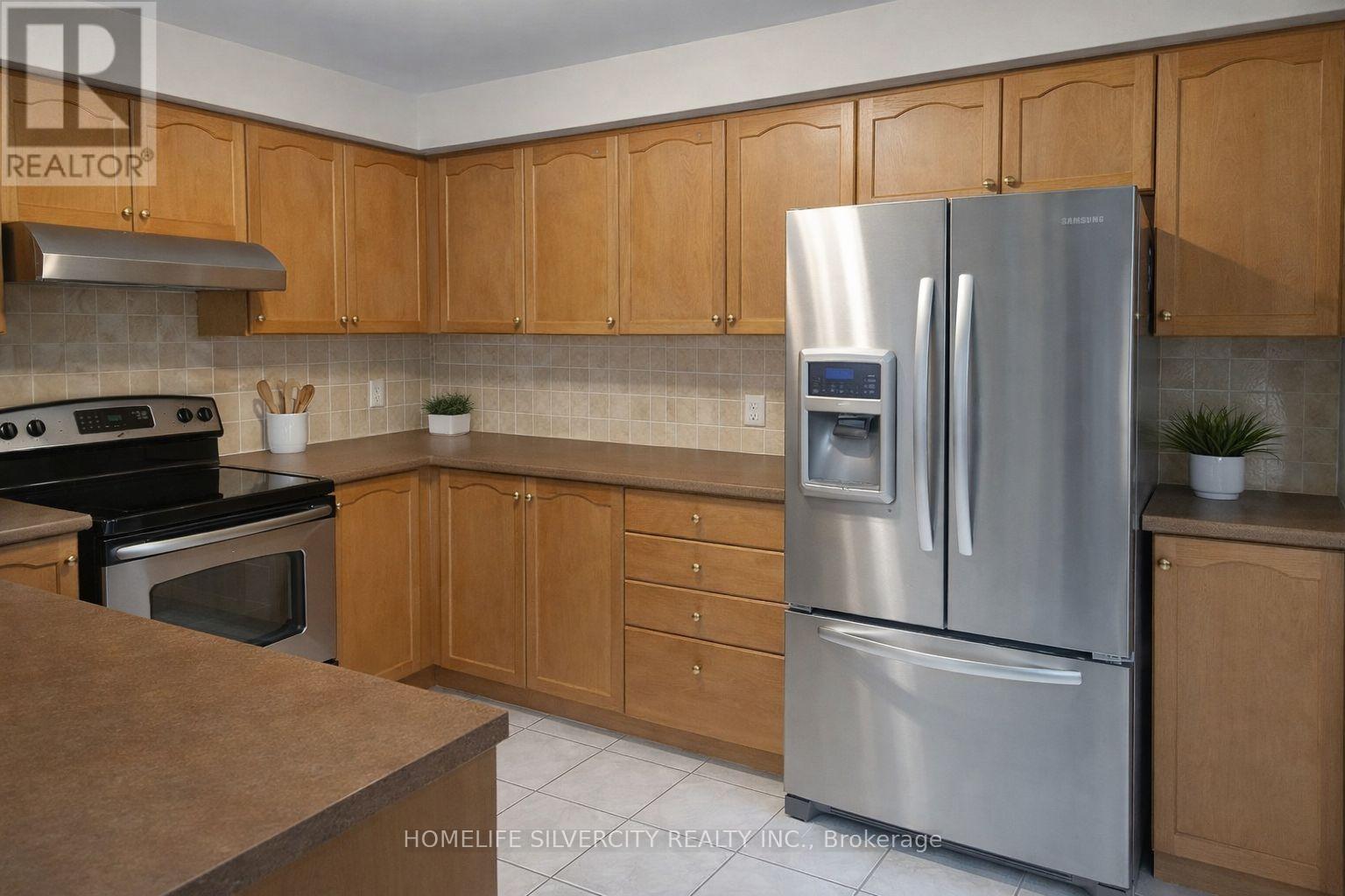 5 Allangrove Drive, Brampton, Ontario  L7A 2M4 - Photo 5 - W12791482