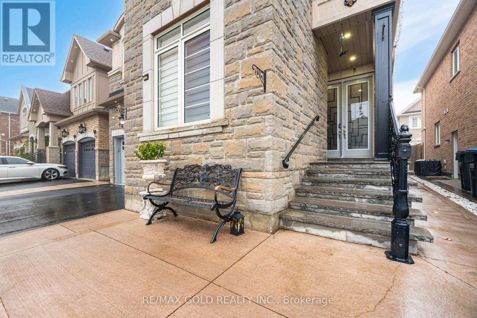 30 Fulmer Road, Brampton, Ontario  L7A 4L9 - Photo 2 - W12802552