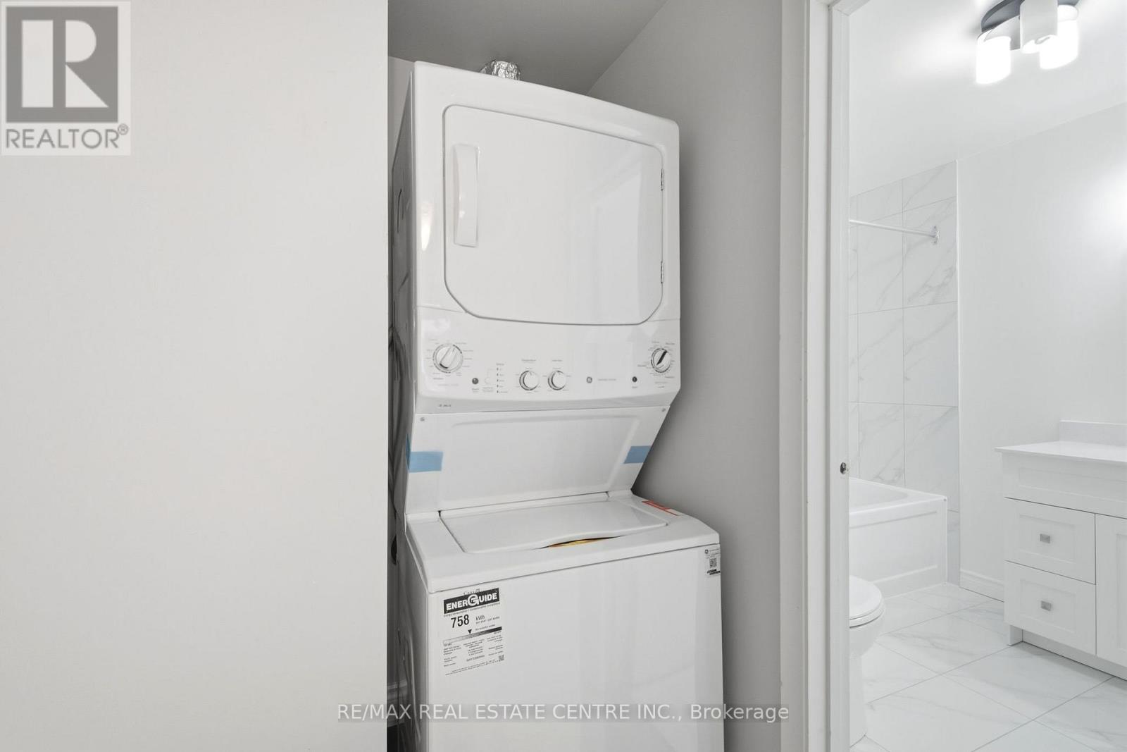 35 Regatta Crescent, Toronto, Ontario  M2R 2X7 - Photo 12 - C12803124