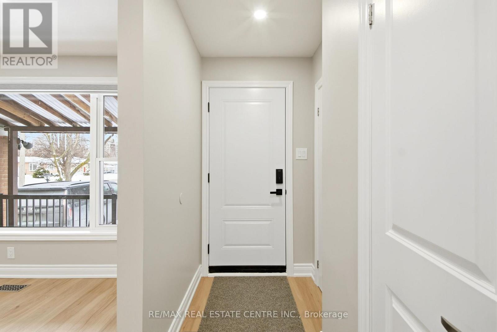 35 Regatta Crescent, Toronto, Ontario  M2R 2X7 - Photo 3 - C12803124