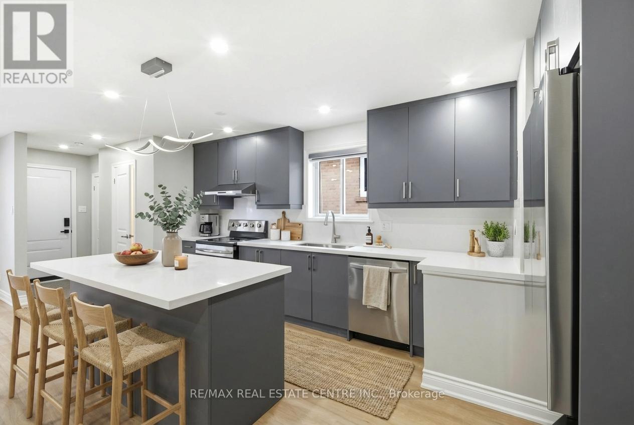 35 Regatta Crescent, Toronto, Ontario  M2R 2X7 - Photo 4 - C12803124