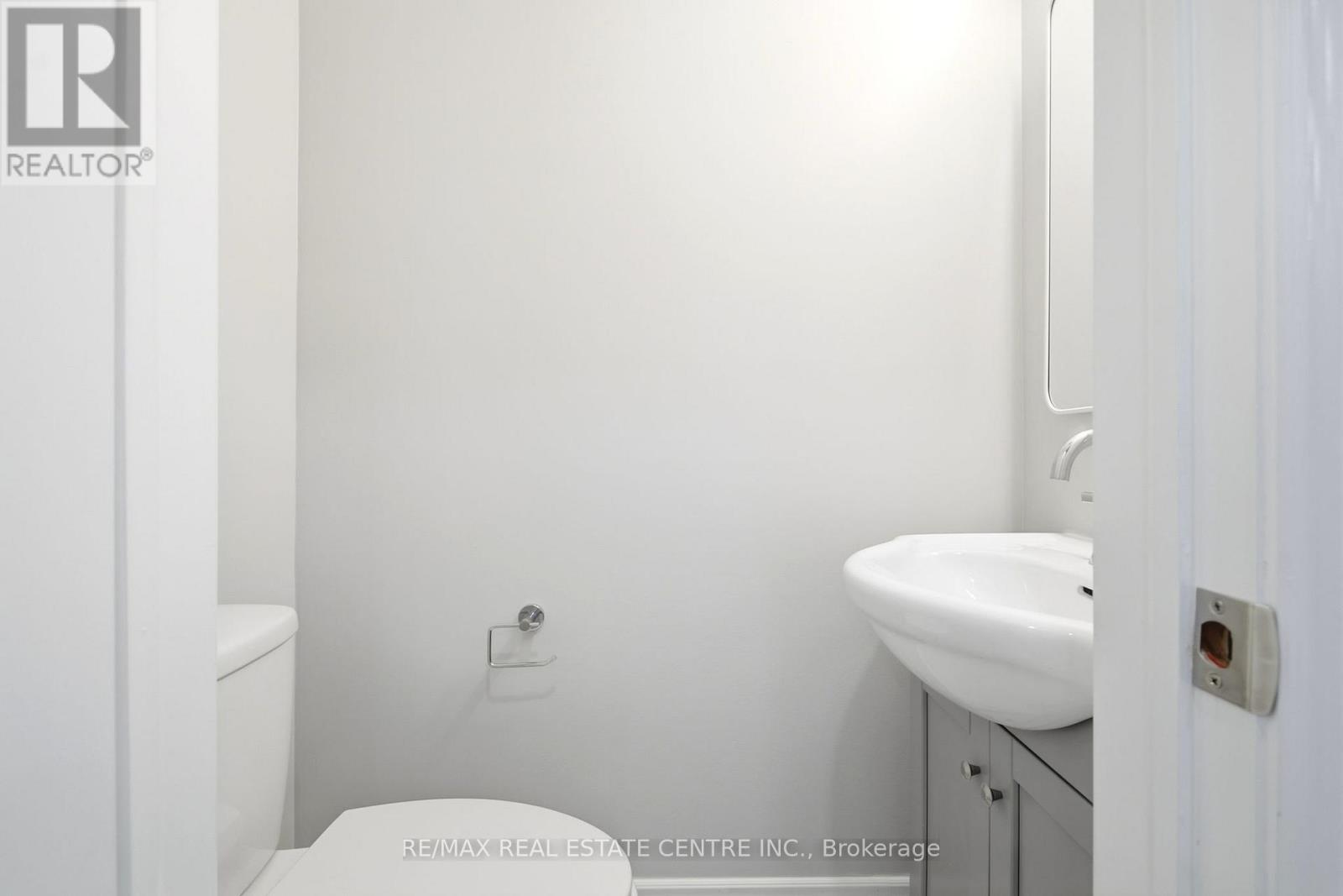 35 Regatta Crescent, Toronto, Ontario  M2R 2X7 - Photo 7 - C12803124