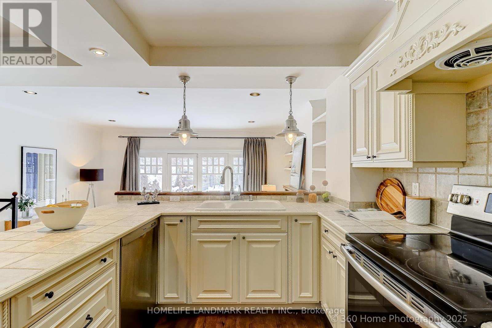 155 Fairlawn Avenue, Toronto, Ontario  M5M 1S9 - Photo 7 - C12803126